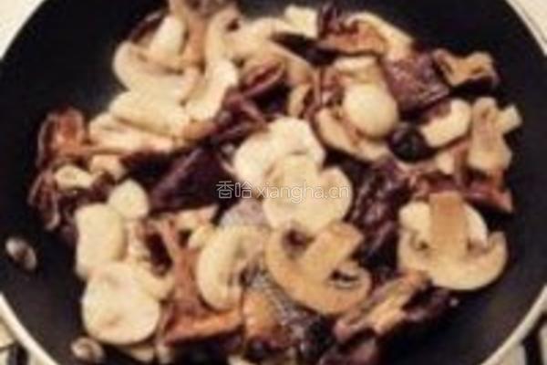 蘑菇蟹肉浓汤的做法图解8