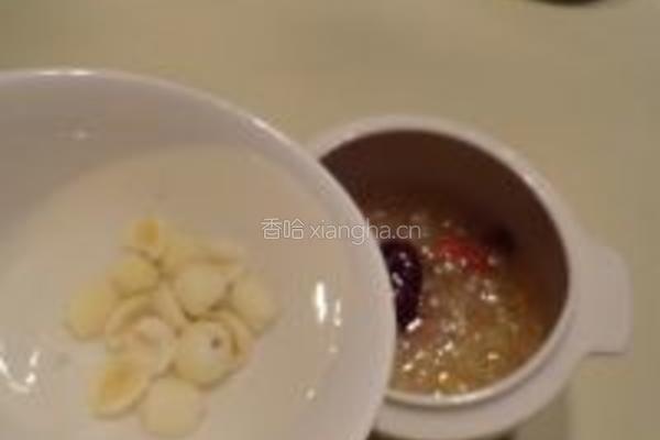 红枣莲子燕窝汤的做法图解11