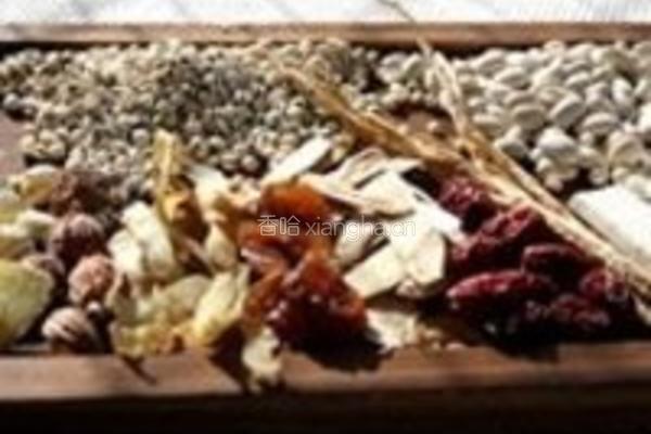龙骨凤爪养生汤的做法图解1