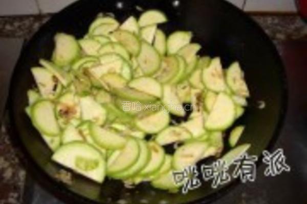 虾米皮炒角瓜的做法图解4