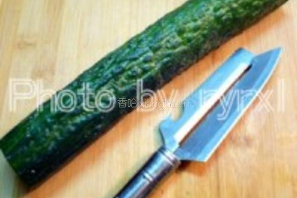 金枪鱼黄瓜寿司的做法图解3