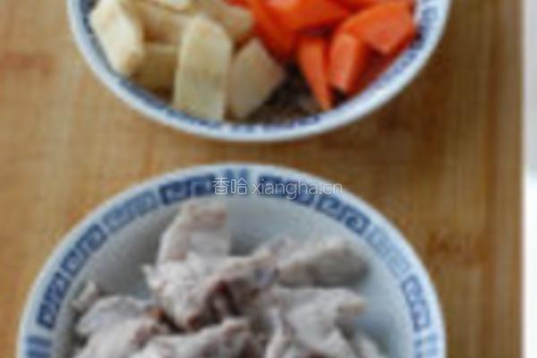 甘蔗红萝卜猪骨汤的做法图解2