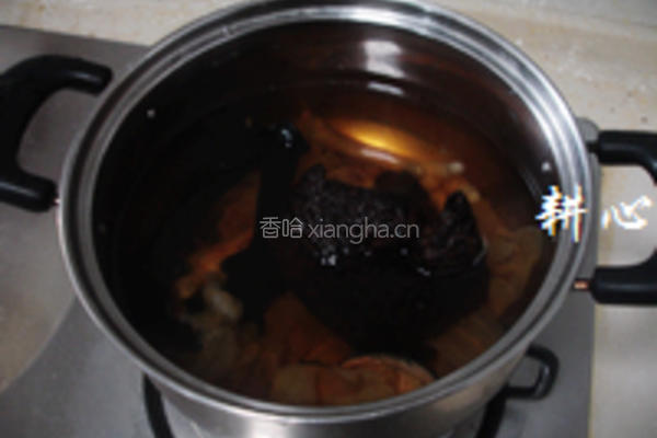 黑虎掌花胶炖鸡脚汤的做法图解4