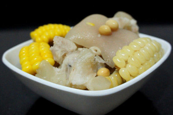 玉米黄豆蹄花汤