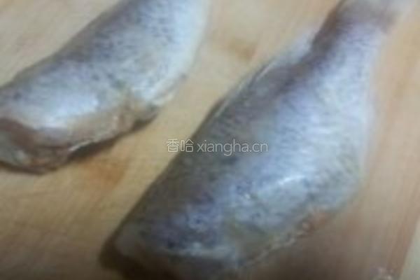 蒜焗小黄花鱼的做法图解1