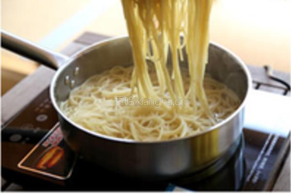北极虾西葫芦意面的做法图解3