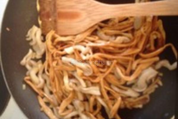 黄花菜蘑菇鸡蛋凉面的做法图解5