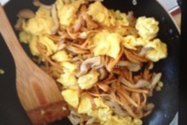 黄花菜蘑菇鸡蛋凉面的做法图解6
