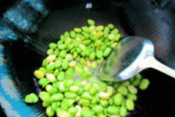 雪菜炒蚕豆的做法图解3