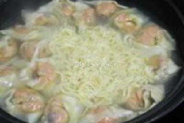 胡萝卜冬菇猪肉馅馄饨的做法图解10