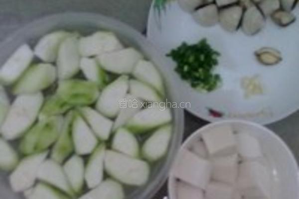 蛤蜊豆腐丝瓜汤的做法图解2