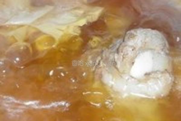 芡实薏仁竹笋干大骨汤的做法图解3