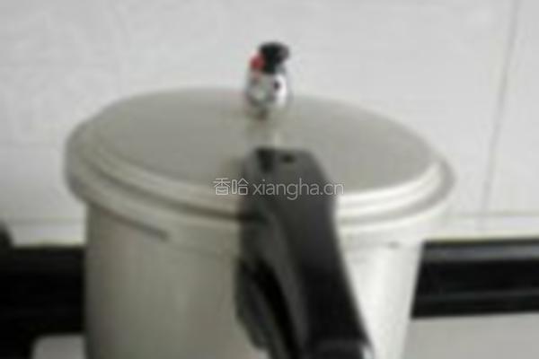 番茄黄豆猪皮汤的做法图解9
