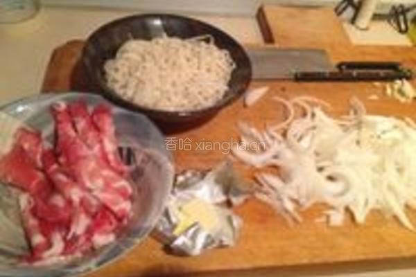 洋葱羊肉炒面的做法图解1
