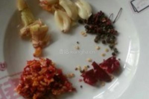麻辣牛肉盖饭的做法图解1