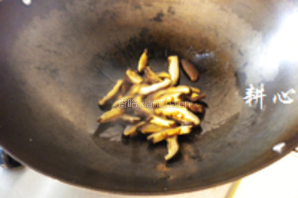 香菇丝炒鸡腿肉的做法图解8