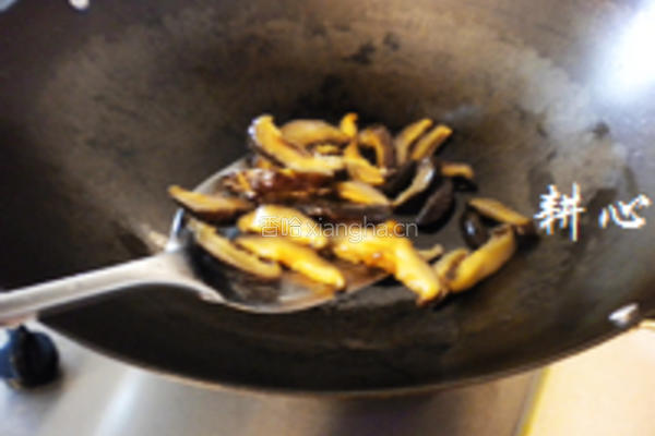 香菇丝炒鸡腿肉的做法图解10