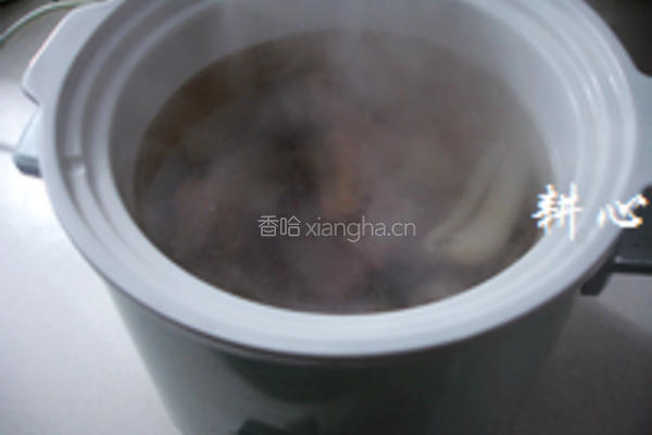 海参花胶火腿汤的做法图解6