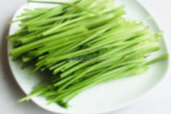茴香梗炒鸡蛋的做法图解2