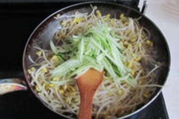 剁椒银芽的做法图解3
