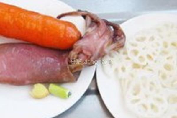 藕章鱼胡萝卜汤的做法图解1