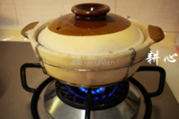 鸡头米排骨煲的做法图解6