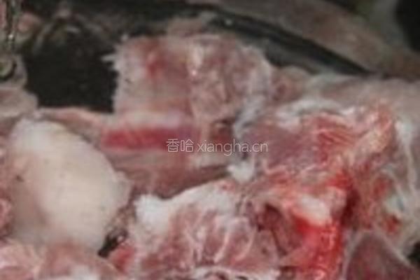 红枣当归排骨汤的做法图解1