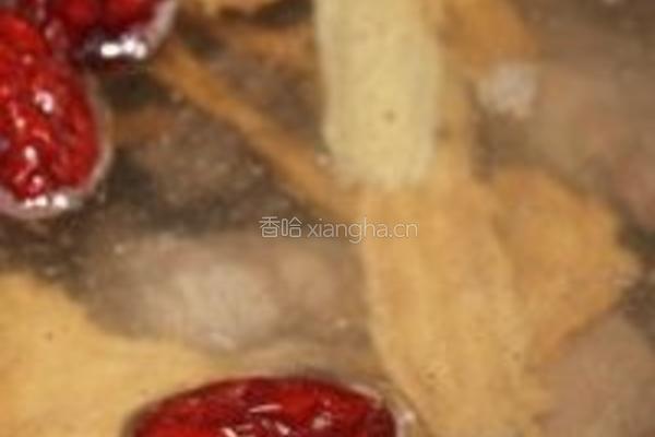 红枣当归排骨汤的做法图解3