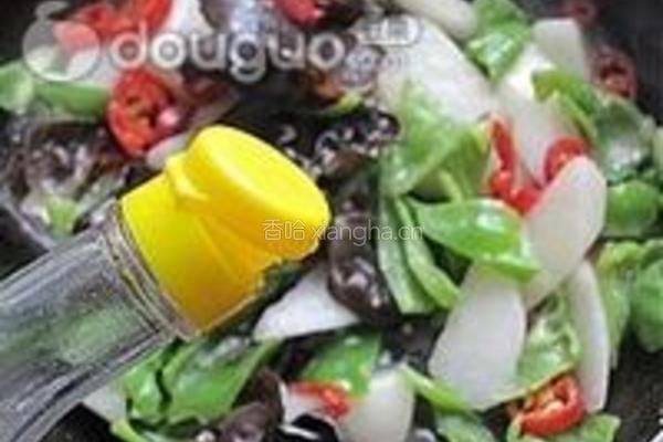 青红椒木耳炒山药的做法图解10