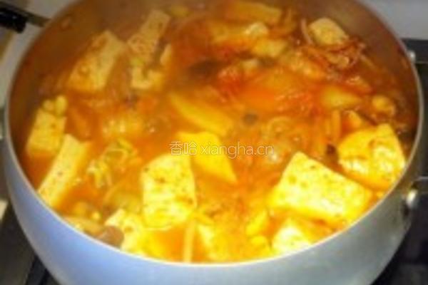 韩式泡菜海鲜豆腐菌菇汤的做法图解3