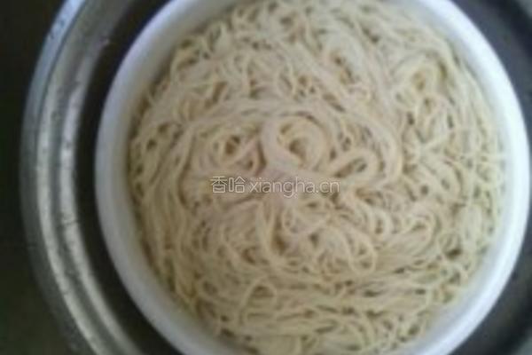 手撕包菜炸酱面的做法图解3