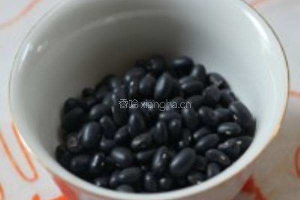 黑豆山药排骨汤的做法图解2