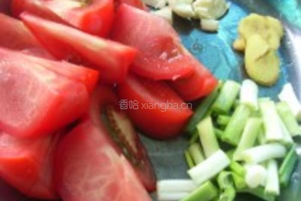 番茄蒜头猪肝汤的做法图解2