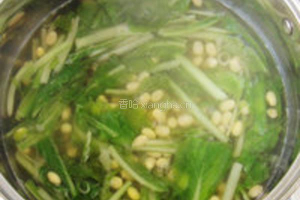 黄豆小白菜汤的做法图解3