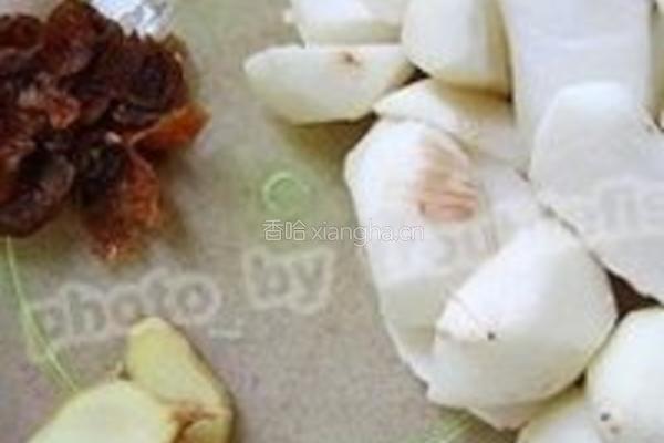 红萝卜桂圆炆兔肉的做法图解1