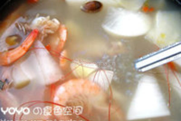 枸杞萝卜虾汤的做法图解3