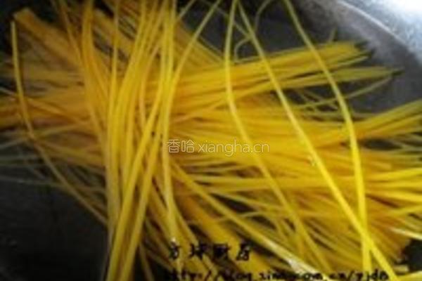 鱼籽拌面的做法图解1