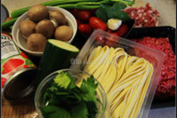 肉酱宽意面的做法图解1
