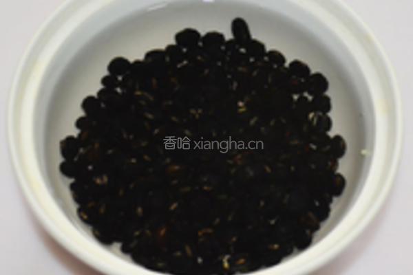 猪蹄黑豆汤的做法图解1