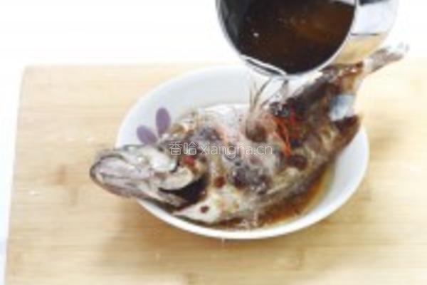 黄豆酱蒸鱼的做法图解3