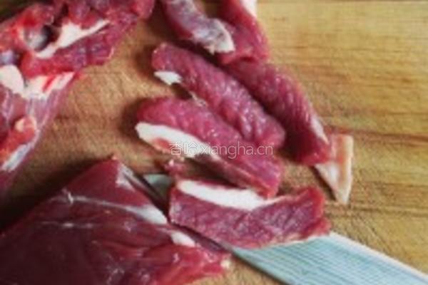 烤羊肉西葫芦配鱼子酱的做法图解1