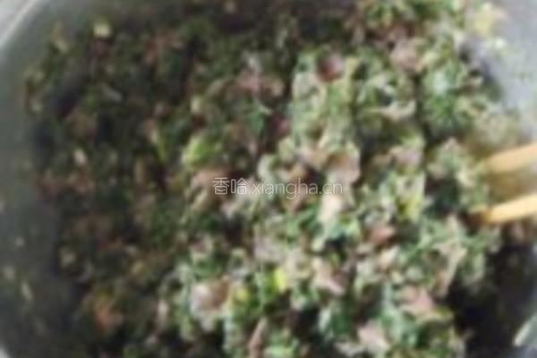 荠菜猪肉包的做法图解2