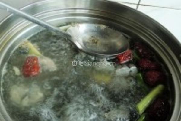 红枣银耳乌鸡汤的做法图解6
