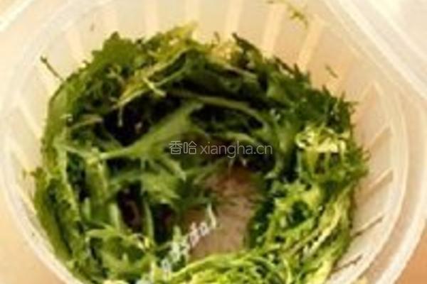 酸甜麻汁苦菊的做法图解1