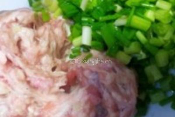 枸杞菜鲜肉丸汤的做法图解1