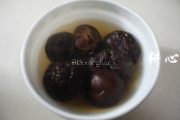 海参香菇煲鸡汤的做法图解3