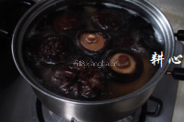 海参香菇煲鸡汤的做法图解6