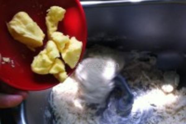 鲜虾鱿鱼披萨的做法图解3