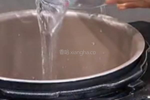 罗汉果菊花茶的做法图解2