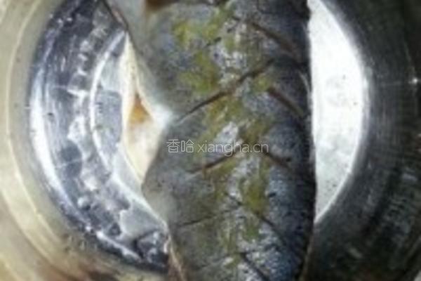 家常烧鲈鱼豆腐干的做法图解2